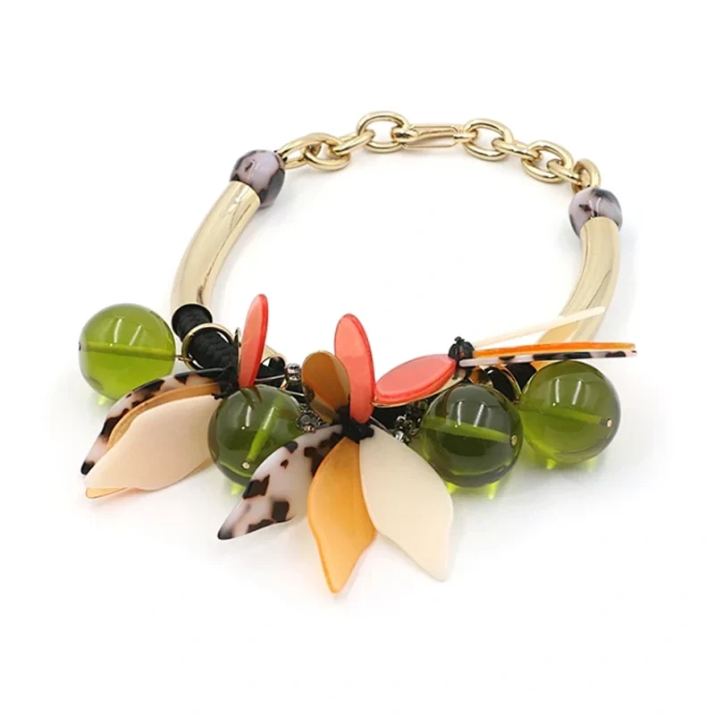 Grön druvor flerfärgad lämnar halsband